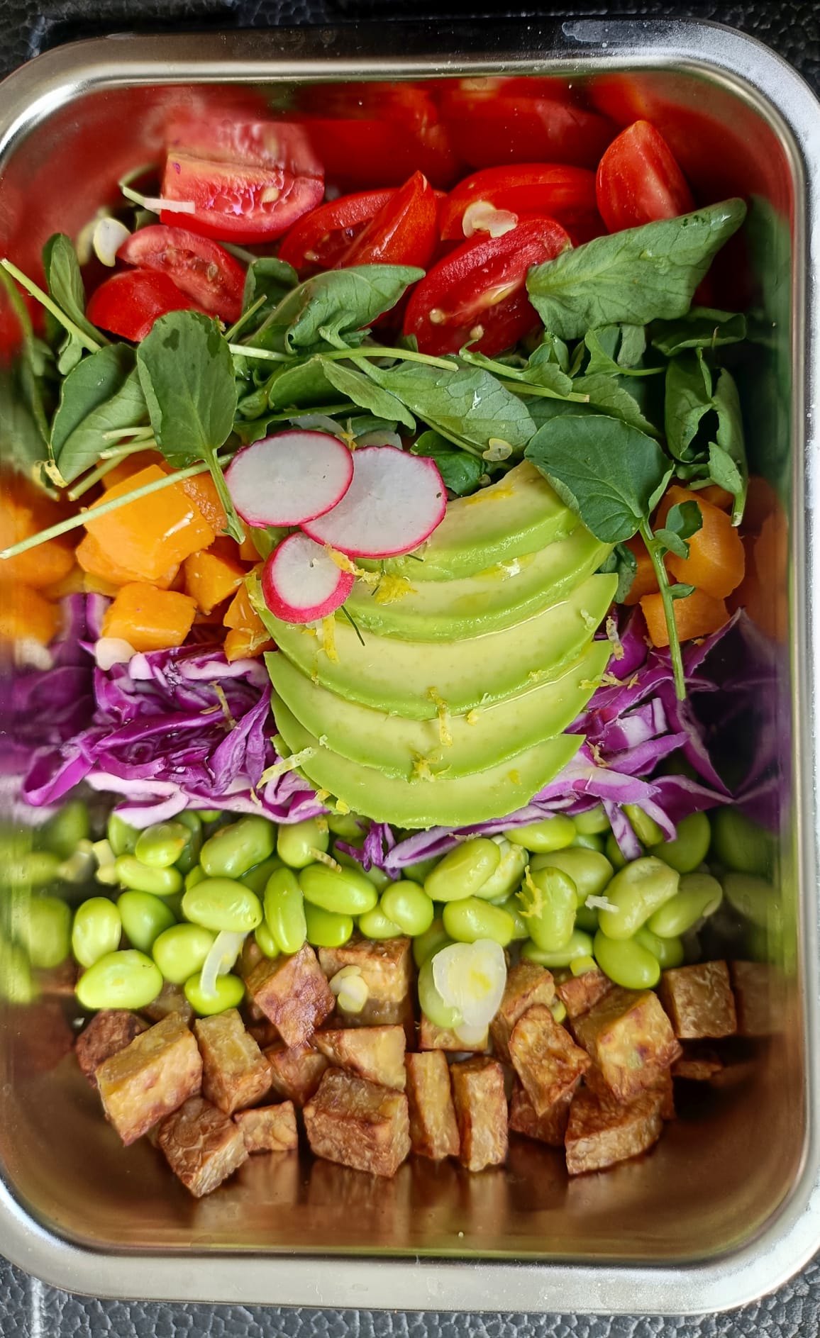 Buddah bol d'arròs, tempeh marinat i salsa de cacauet