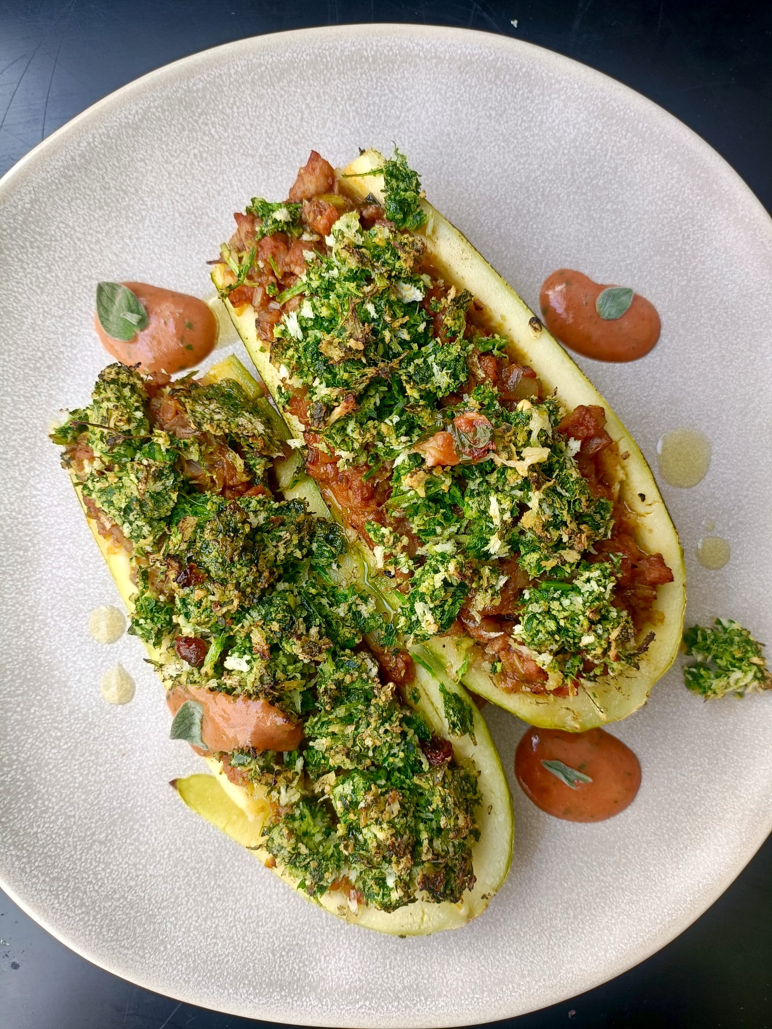 Carabassons gratinats amb salsa napolitana