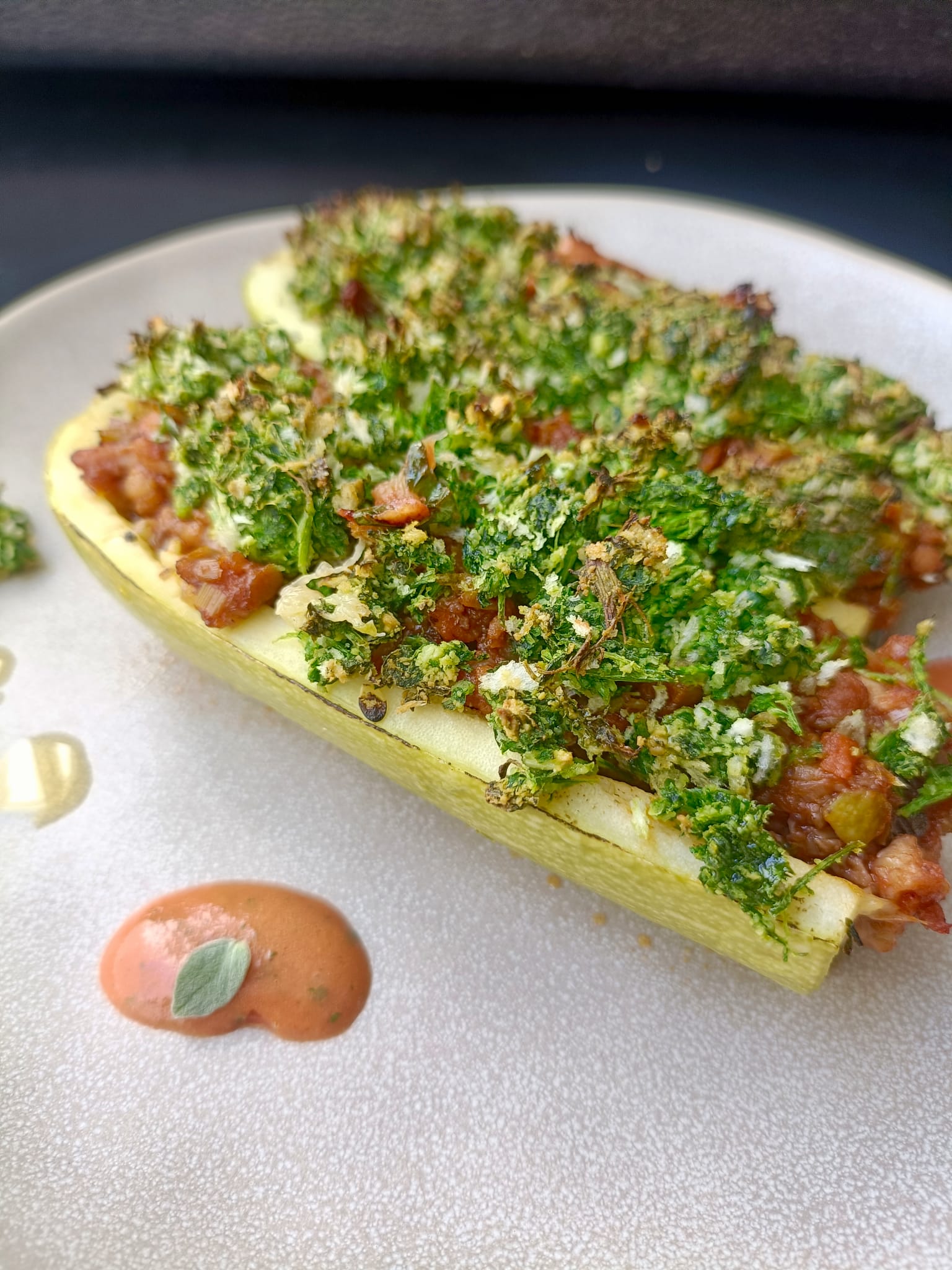 Carabassons gratinats amb salsa napolitana