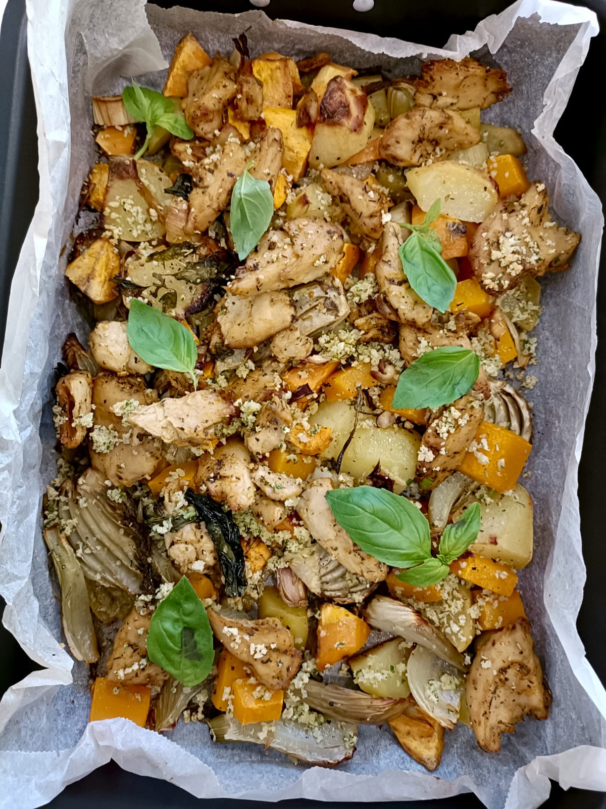 Verduras asadas con limón, tomillo y "bocados de Heura" (sustituto del pollo)