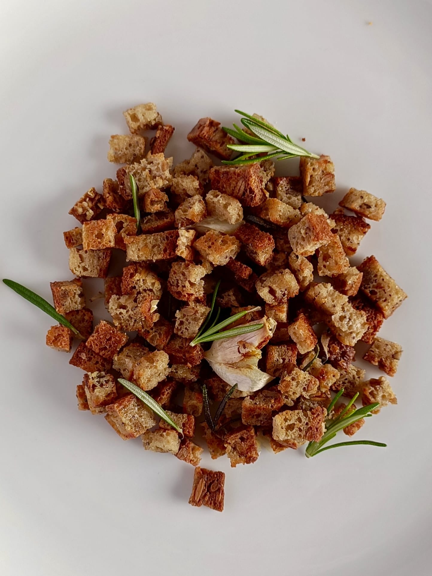 Crutons con ajo y romero (SIN GLUTEN)